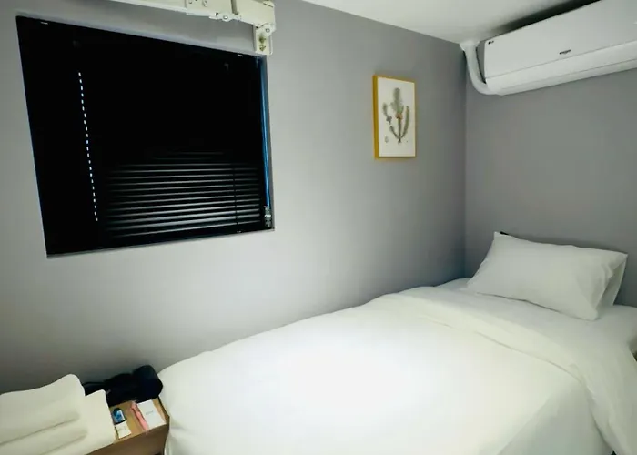 N Joy Hostel *